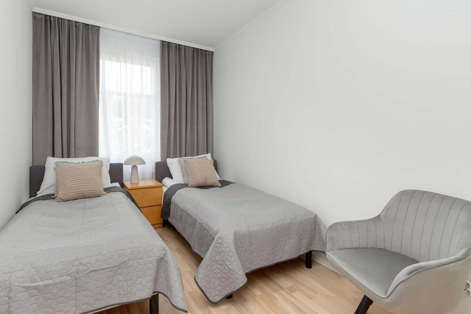 Apartamento Two Bedroom In With Desk For Remote Work And Bathtub By Renters