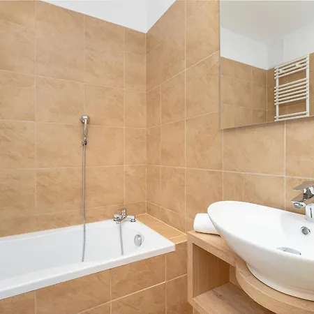 Two Bedroom Apartment In Gdansk With Desk For Remote Work And Bathtub By Noclegi Renters Exterior foto