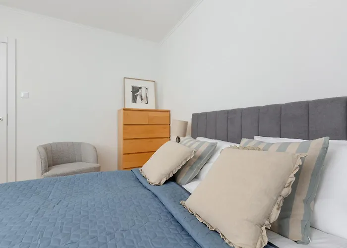 Two Bedroom Apartment In Gdansk With Desk For Remote Work And Bathtub By Noclegi Renters
